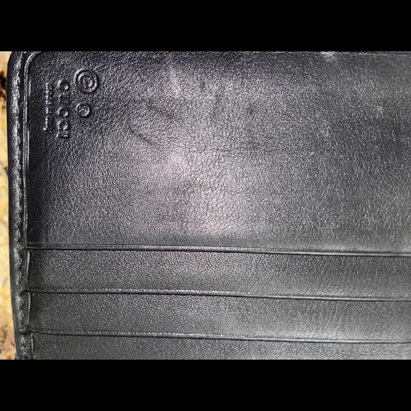 - Gucci Zip Around Wallet - Picture 4 of 4
